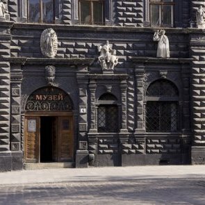 Реставрація Чорної кам’яниці на пл.Ринок 4 у Львові